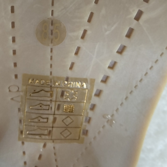 Dolce Vita Beige Clogs - Picture 5 of 6